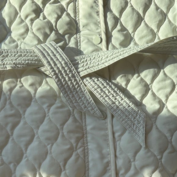 Beach Riot Quilted Cream Vest with Belt - Picture 3 of 3